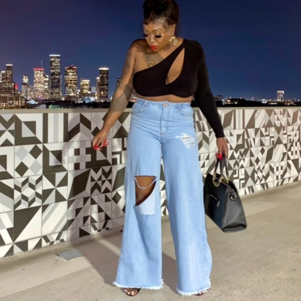 Wide-legged Distressed Denims [Light]